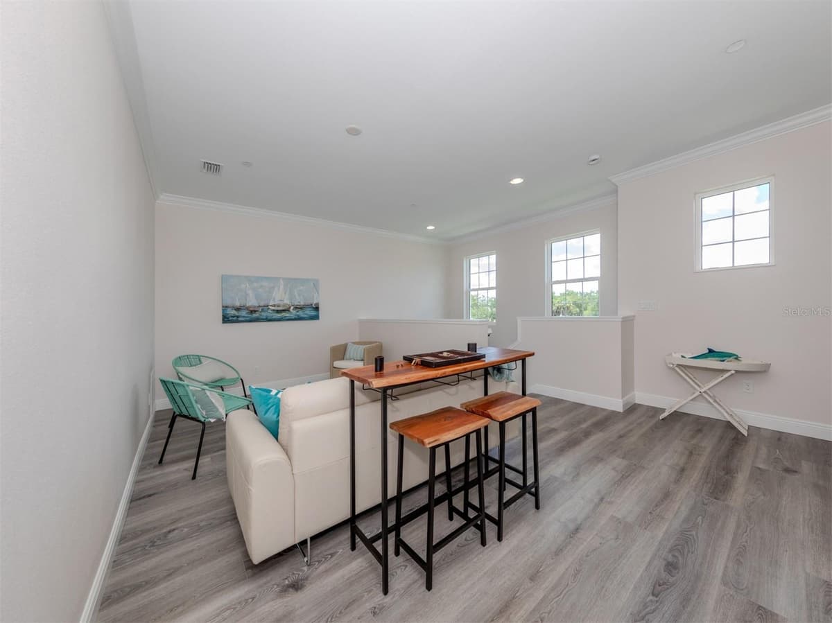 922 VENICE AVENUE — photo 17 of 41