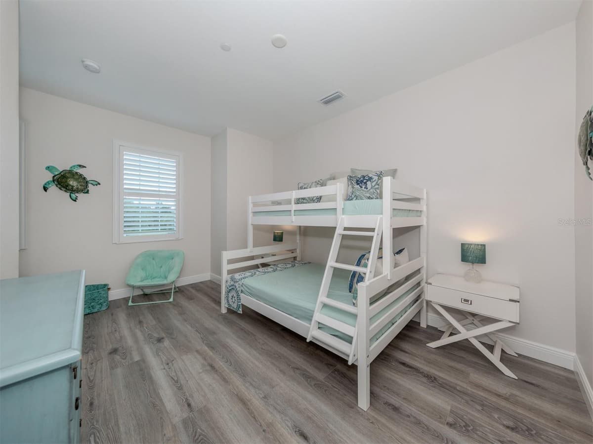 922 VENICE AVENUE — photo 20 of 41