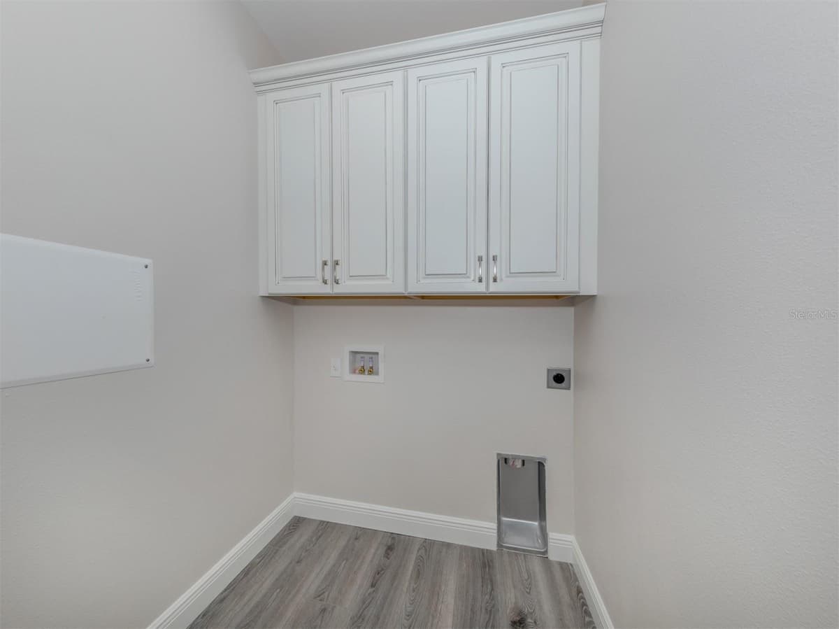 922 VENICE AVENUE — photo 12 of 41