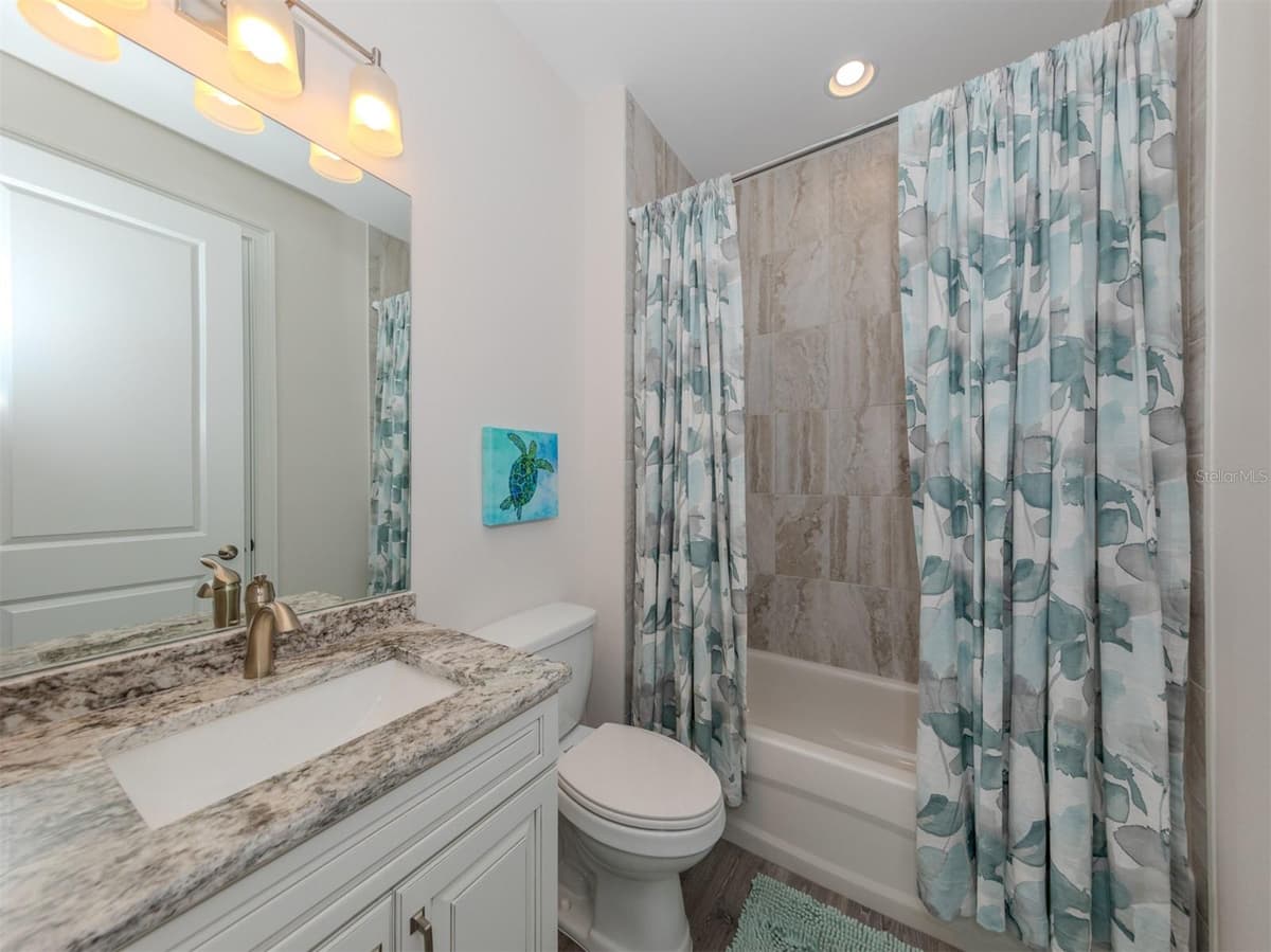 922 VENICE AVENUE — photo 19 of 41