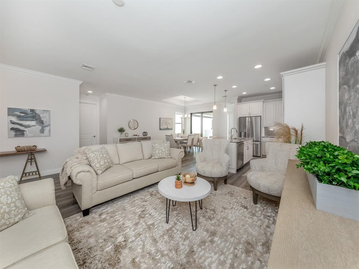 922 VENICE AVENUE — photo 3 of 41