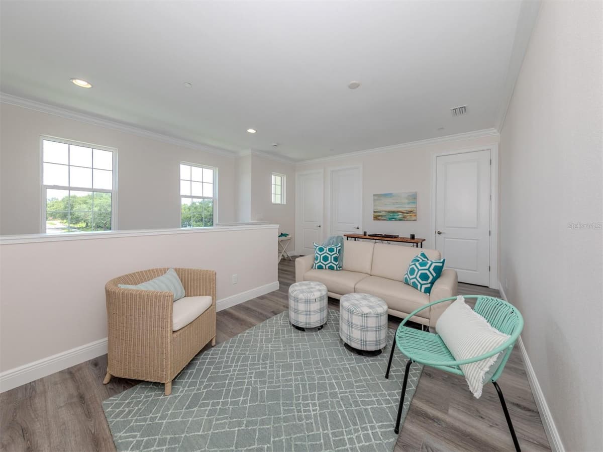 922 VENICE AVENUE — photo 16 of 41