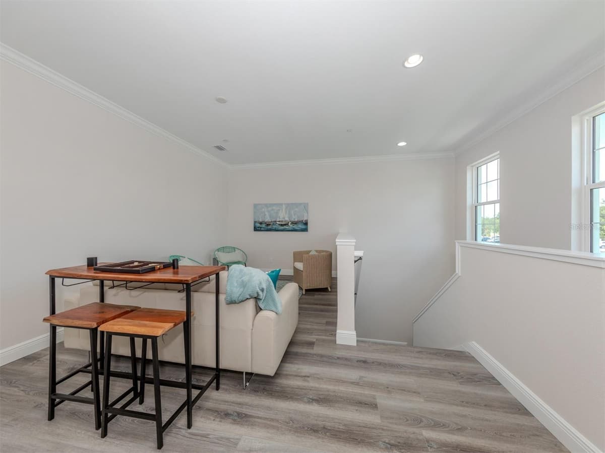 922 VENICE AVENUE — photo 18 of 41