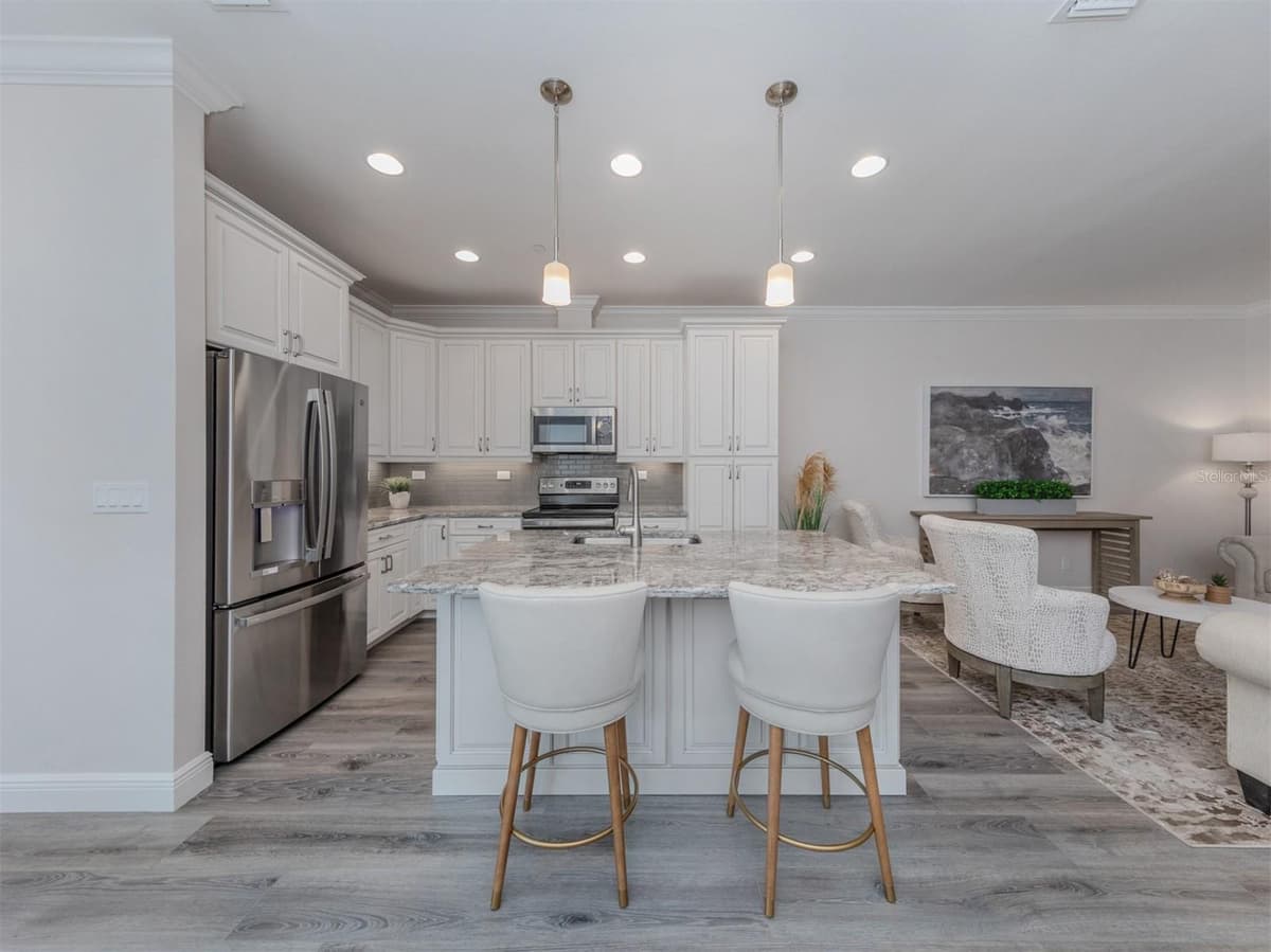 922 VENICE AVENUE — photo 7 of 41