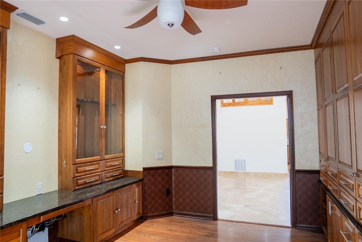 326 SAINT GEORGE COURT — photo 11 of 37
