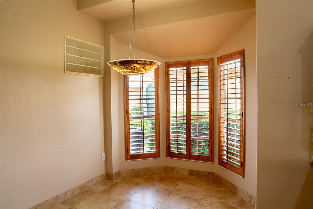 326 SAINT GEORGE COURT — photo 15 of 37