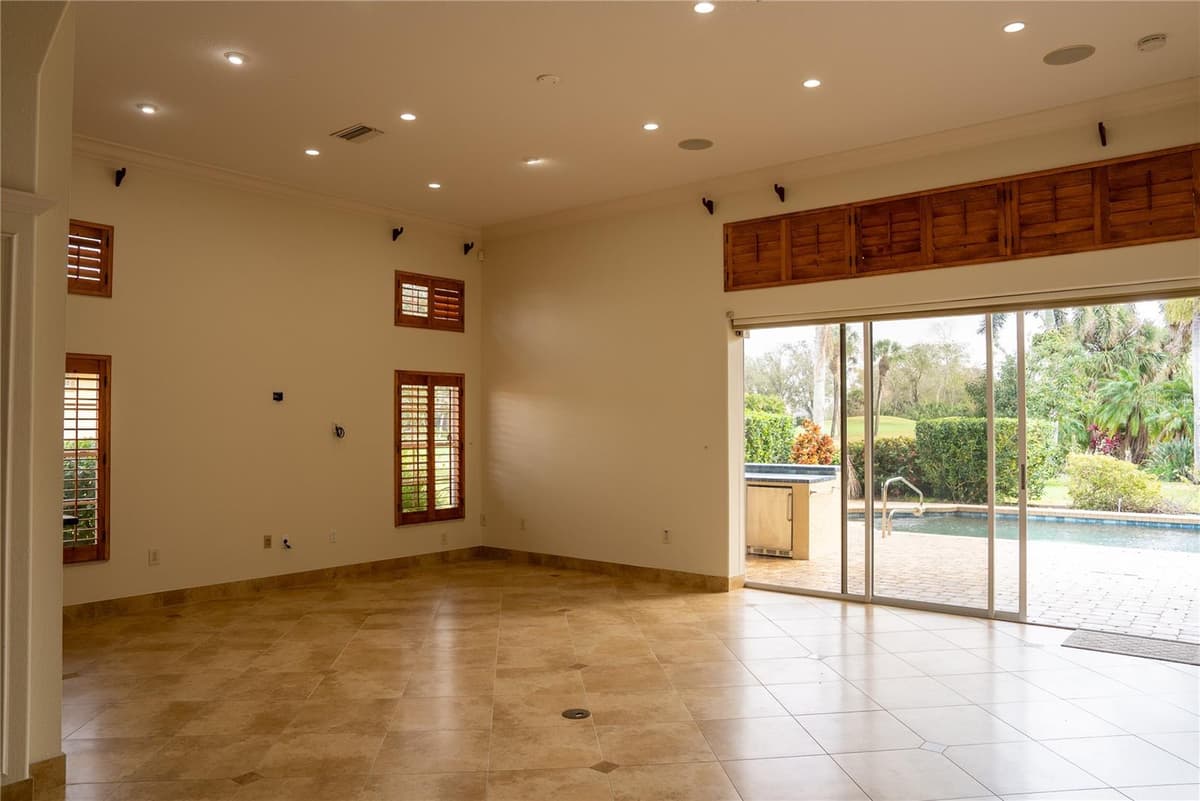 326 SAINT GEORGE COURT — photo 18 of 37