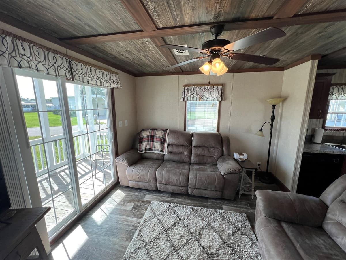 5143 NORTHSHORE DRIVE — photo 13 of 51