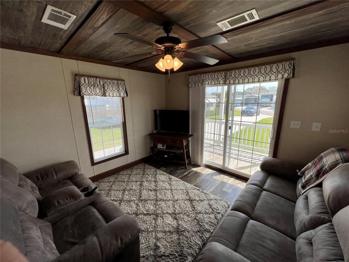 5143 NORTHSHORE DRIVE — photo 14 of 51