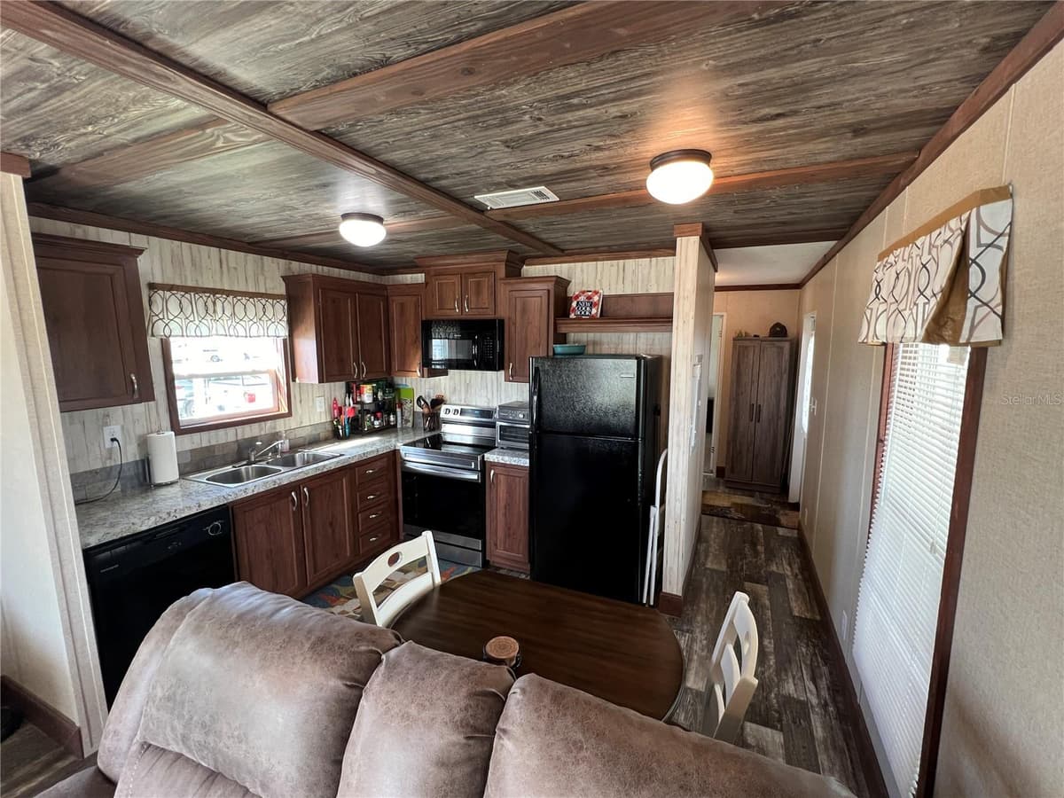 5143 NORTHSHORE DRIVE — photo 12 of 51