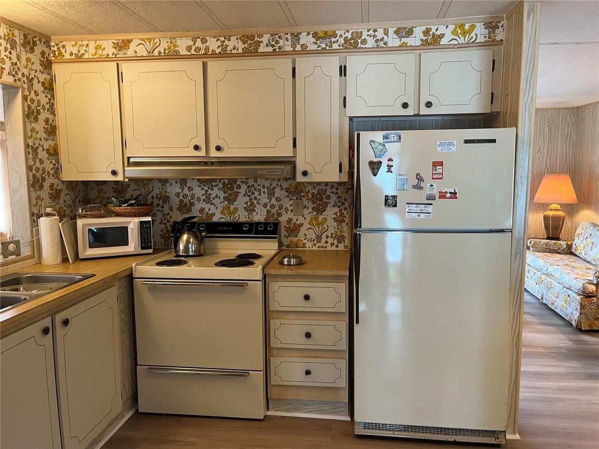 626 CERVINA DRIVE — photo 14 of 43