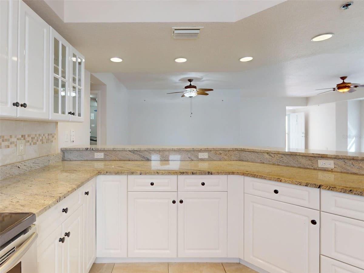 5300 ATLANTIC AVENUE — photo 16 of 50