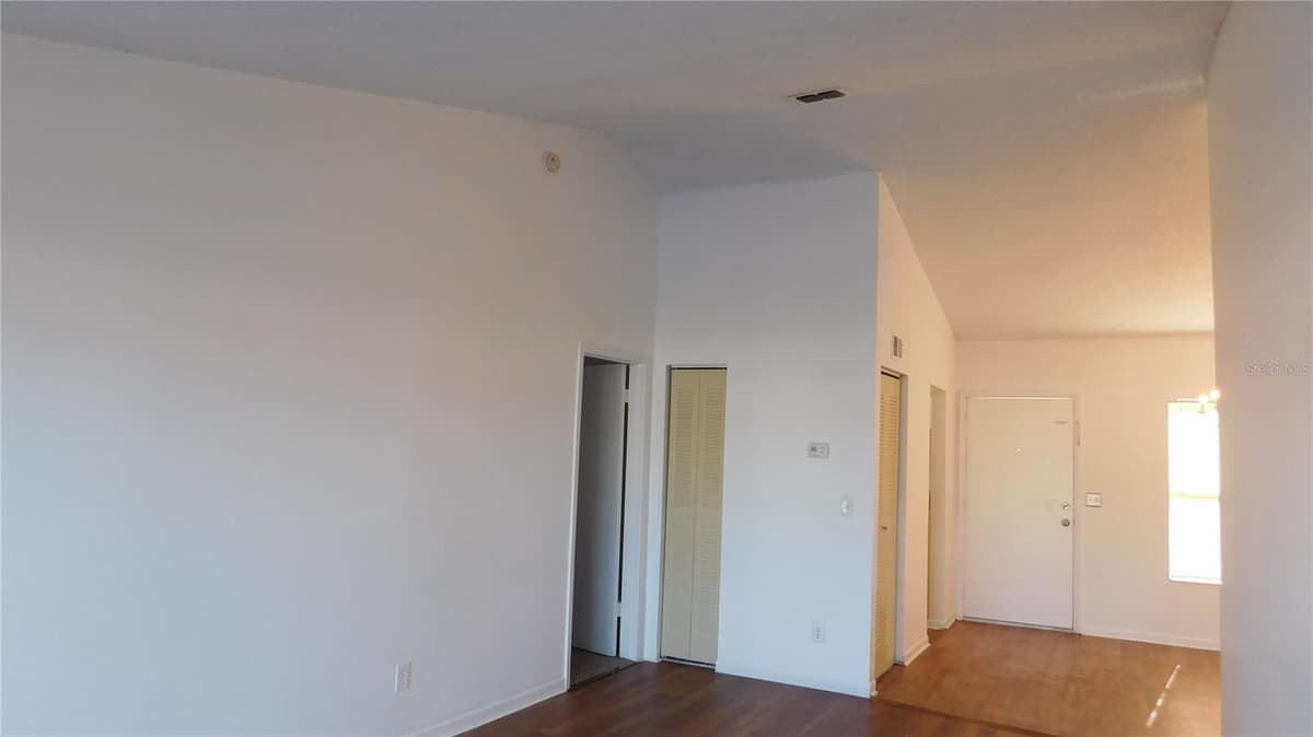 2540 WOODGATE BOULEVARD — photo 24 of 38