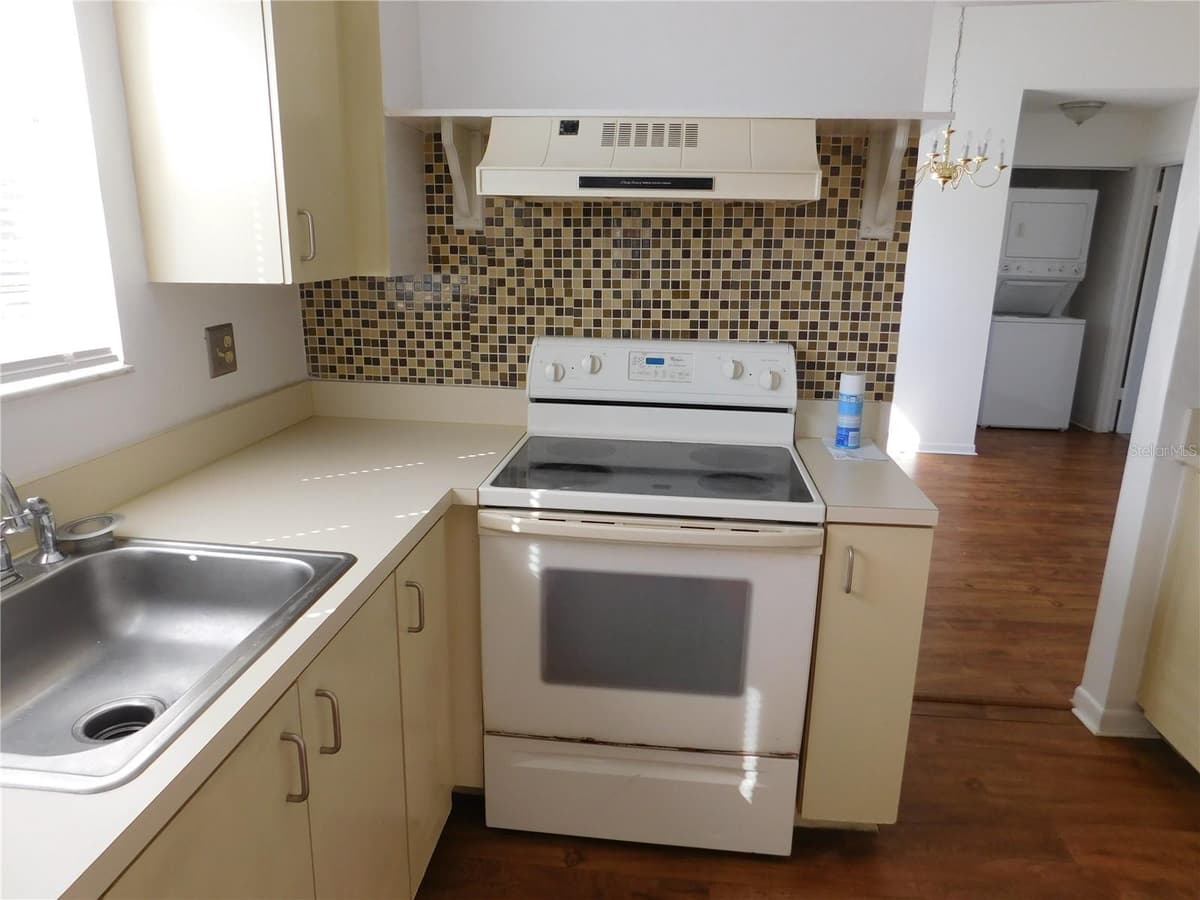 2540 WOODGATE BOULEVARD — photo 16 of 38