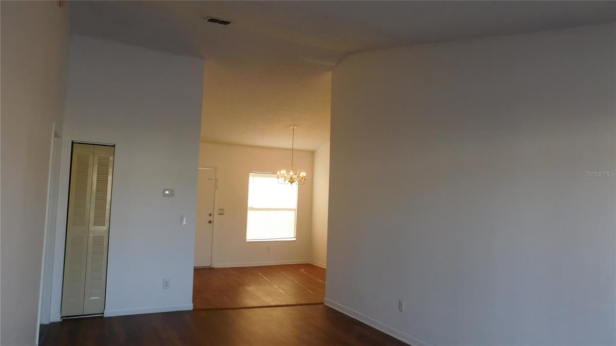 2540 WOODGATE BOULEVARD — photo 19 of 38
