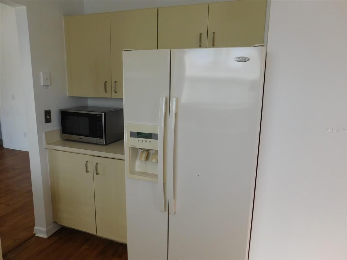 2540 WOODGATE BOULEVARD — photo 11 of 38