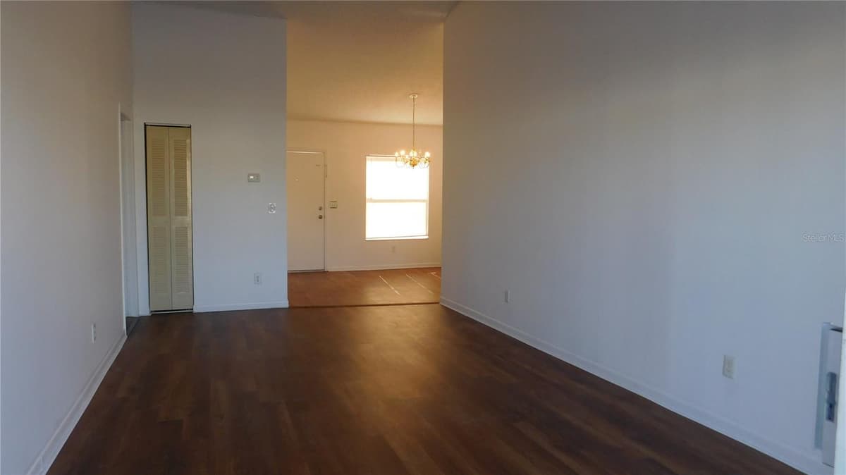2540 WOODGATE BOULEVARD — photo 3 of 38