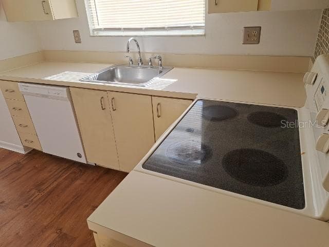 2540 WOODGATE BOULEVARD — photo 13 of 38
