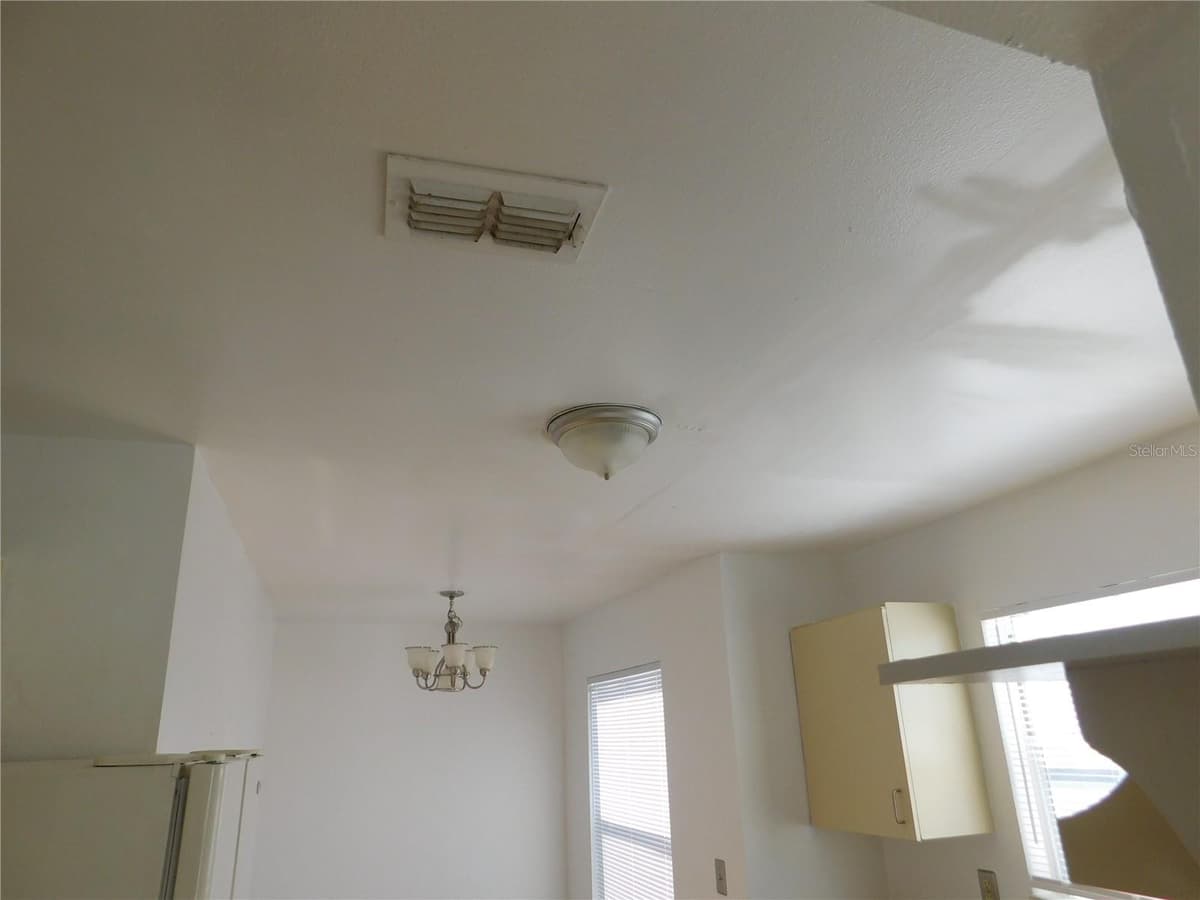 2540 WOODGATE BOULEVARD — photo 18 of 38