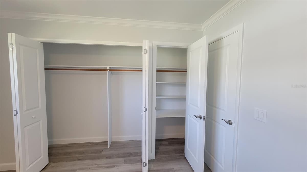 217 HILL AVENUE — photo 12 of 26