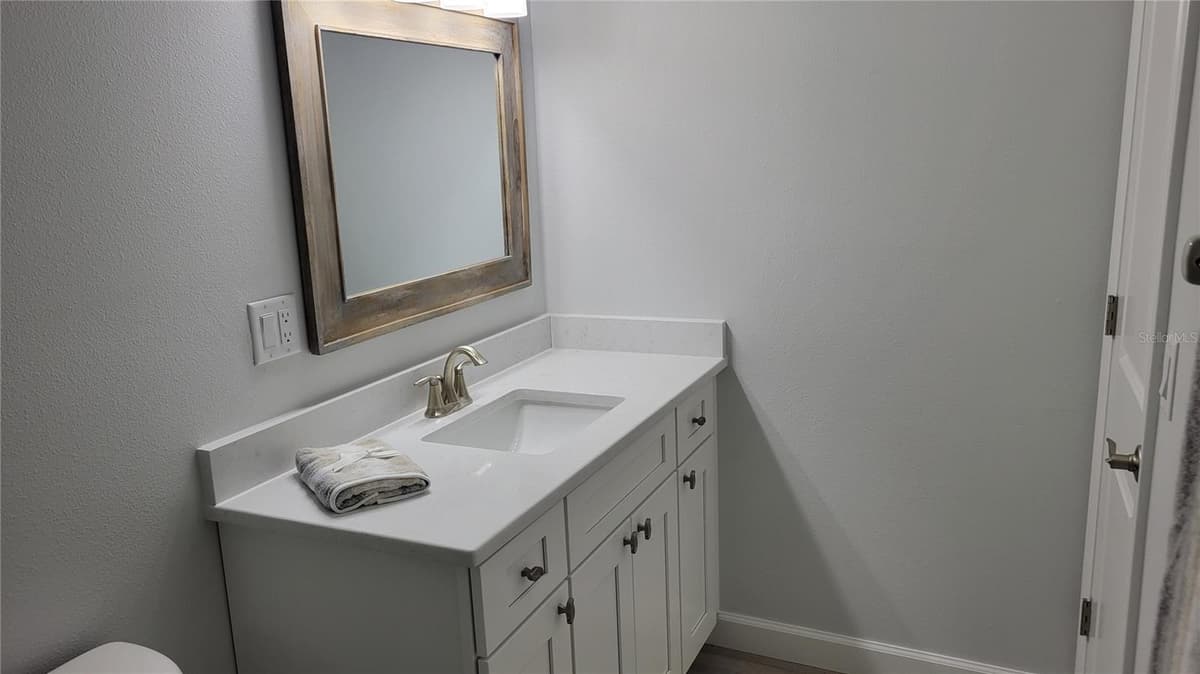 217 HILL AVENUE — photo 15 of 26