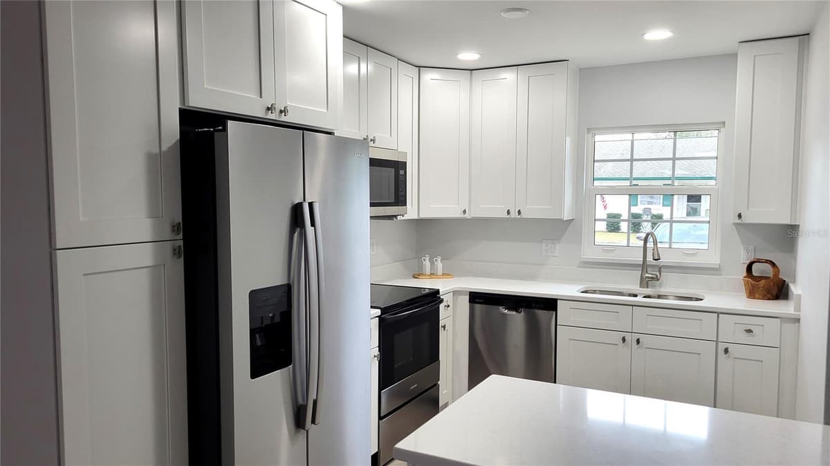 217 HILL AVENUE — photo 6 of 26