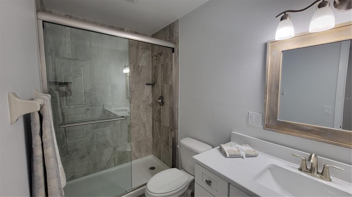 217 HILL AVENUE — photo 13 of 26