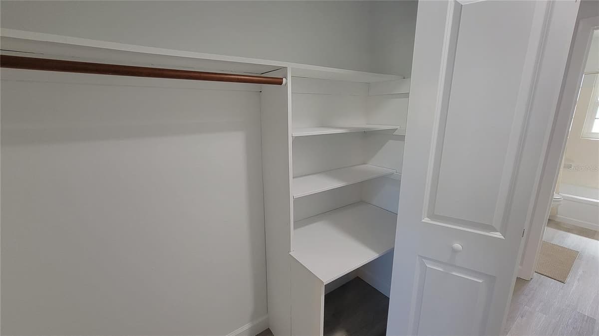 217 HILL AVENUE — photo 19 of 26