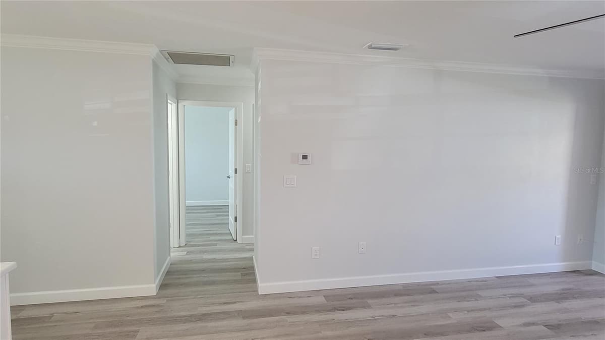 217 HILL AVENUE — photo 9 of 26