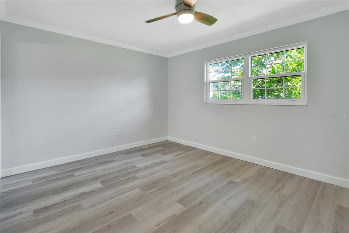 217 HILL AVENUE — photo 10 of 26