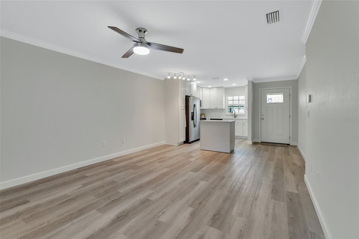217 HILL AVENUE — photo 5 of 26