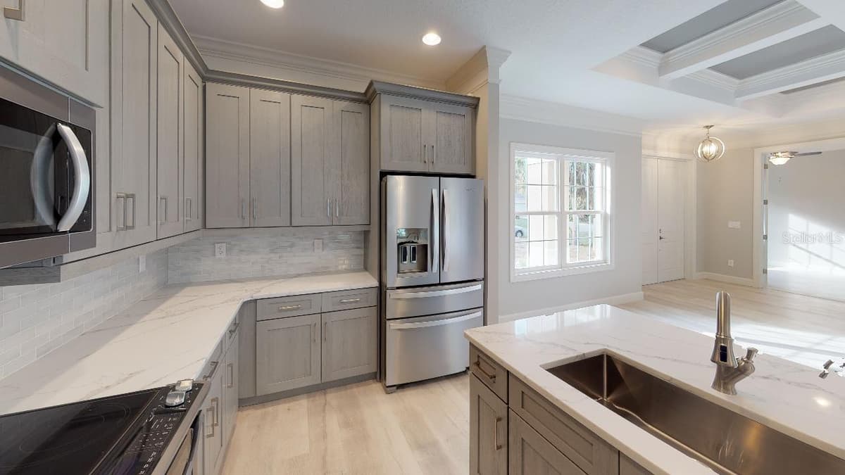 5221 SAN MATEO DRIVE — photo 3 of 12