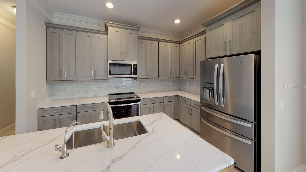 5221 SAN MATEO DRIVE — photo 4 of 12