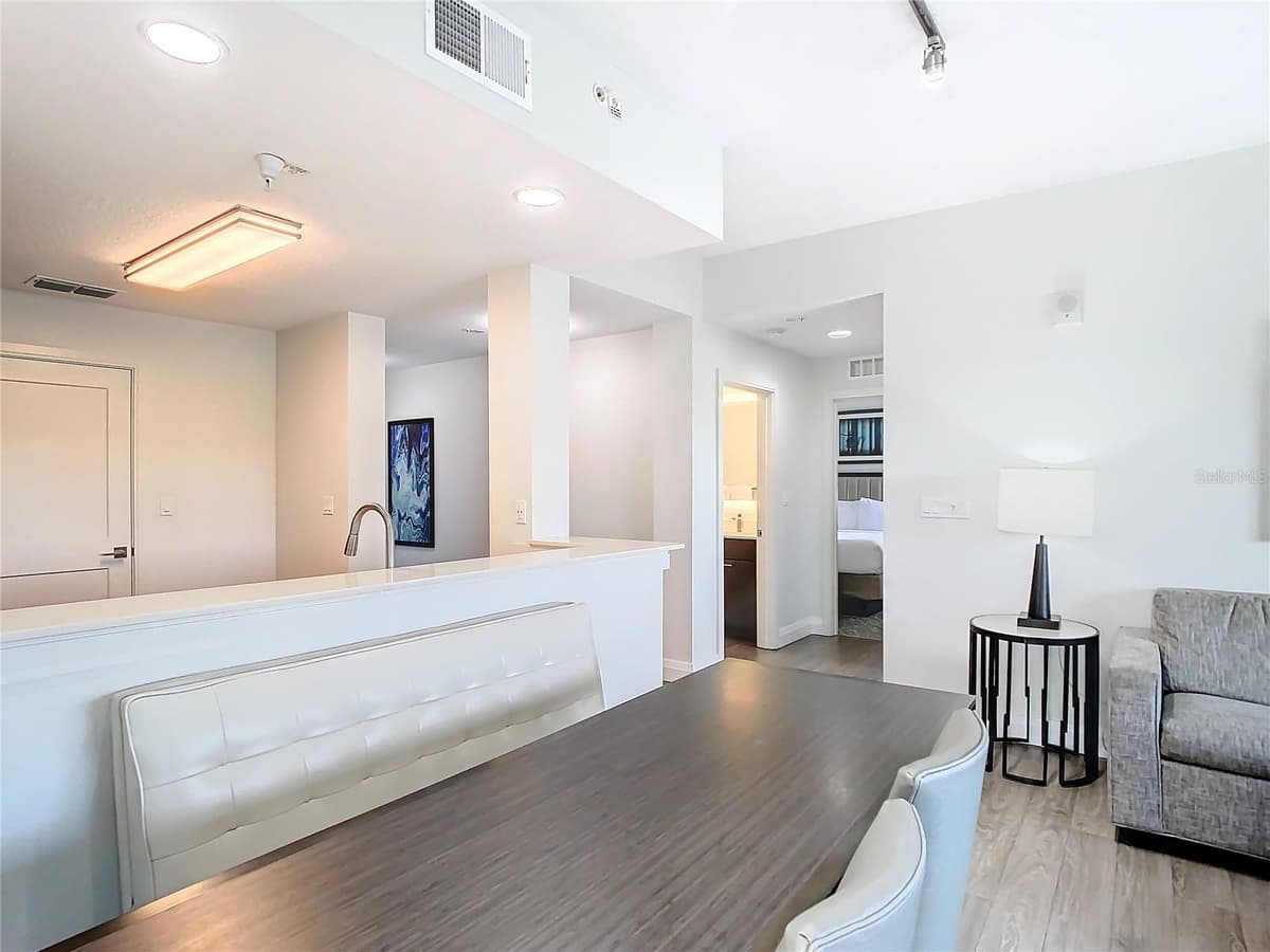 14501 GROVE RESORT AVENUE — photo 16 of 65