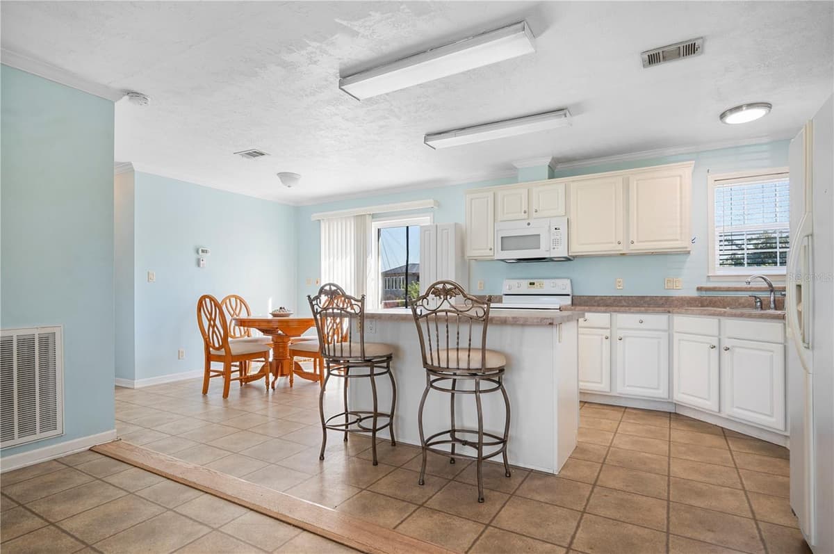 3004 BAMBOO COURT — photo 10 of 45
