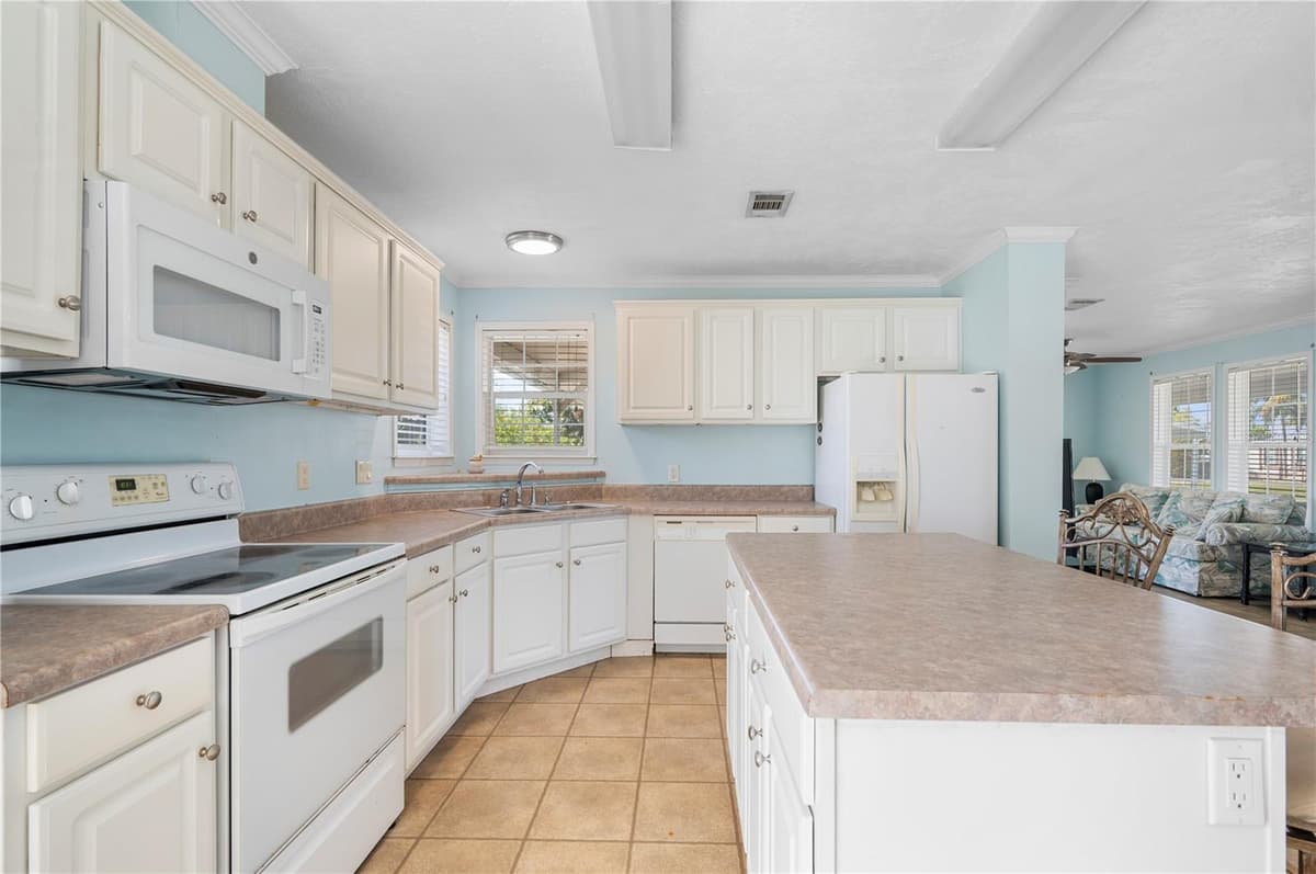 3004 BAMBOO COURT — photo 14 of 45