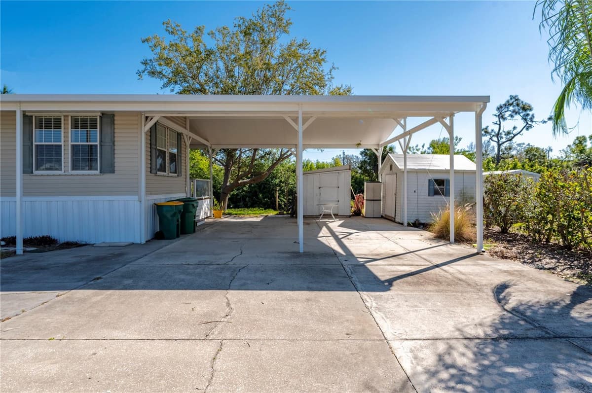 3004 BAMBOO COURT — photo 4 of 45