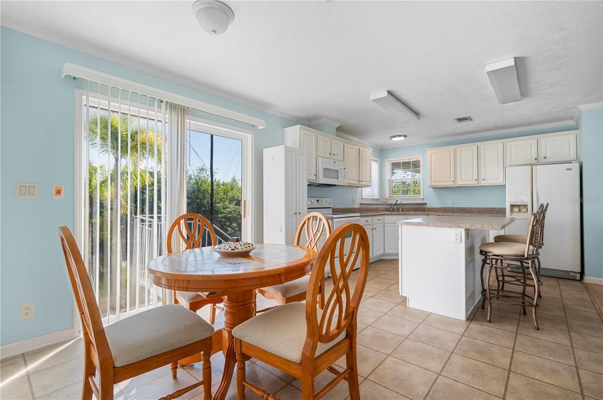 3004 BAMBOO COURT — photo 13 of 45