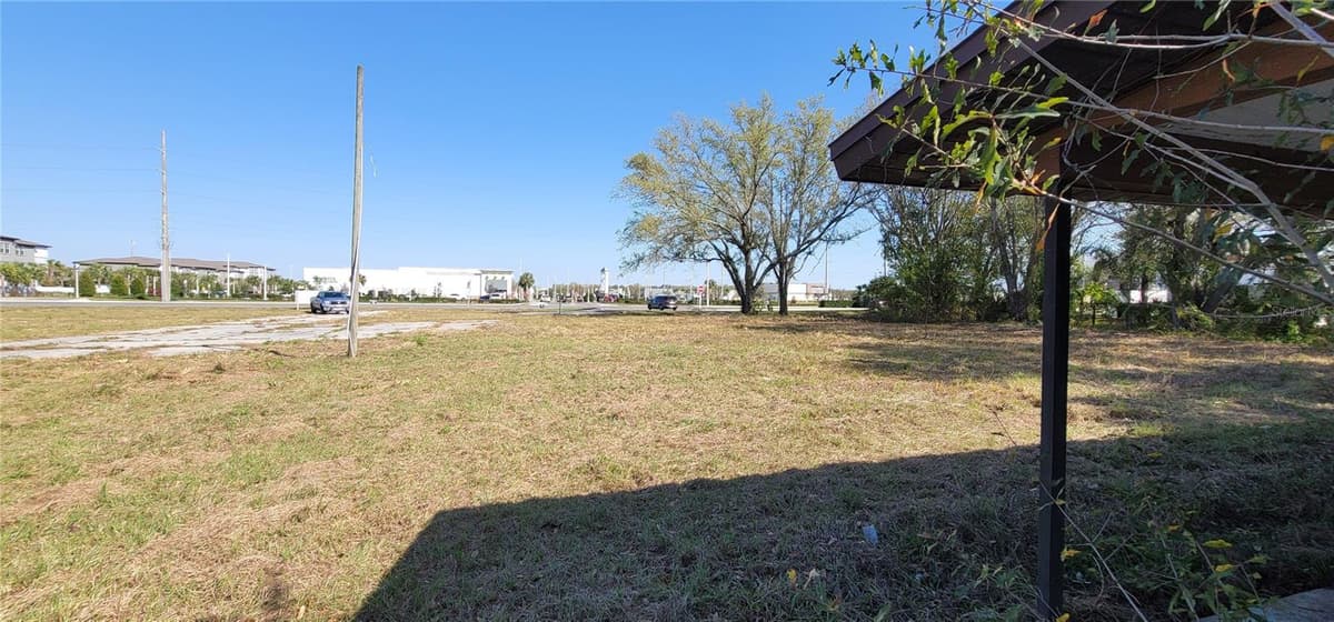 6012 LORRAINE ROAD — photo 3 of 21
