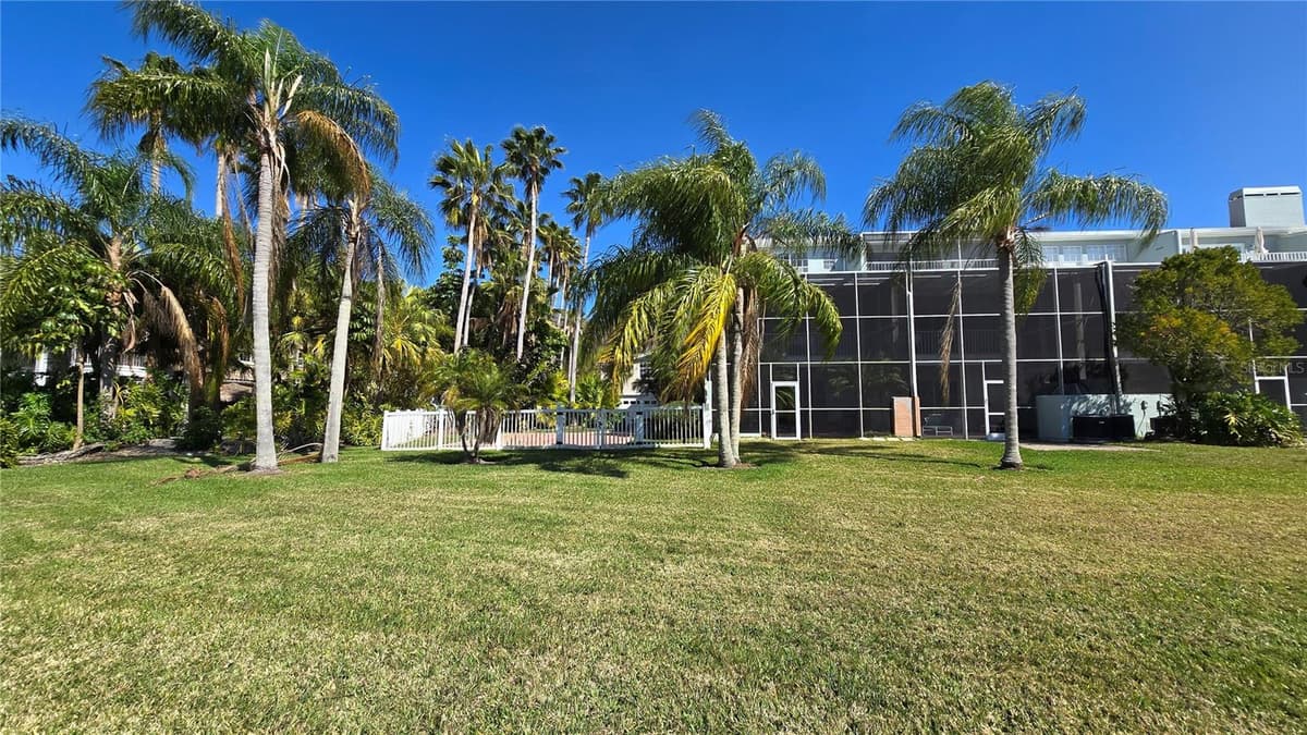 1648 LAGO VISTA BOULEVARD — photo 12 of 58