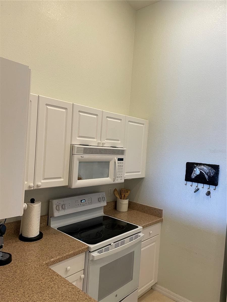 3651 CENTRAL AVE — photo 17 of 42