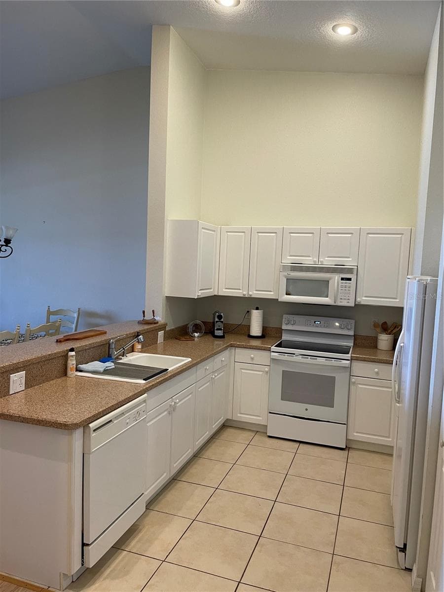 3651 CENTRAL AVE — photo 16 of 42