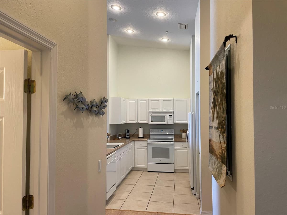 3651 CENTRAL AVE — photo 18 of 42