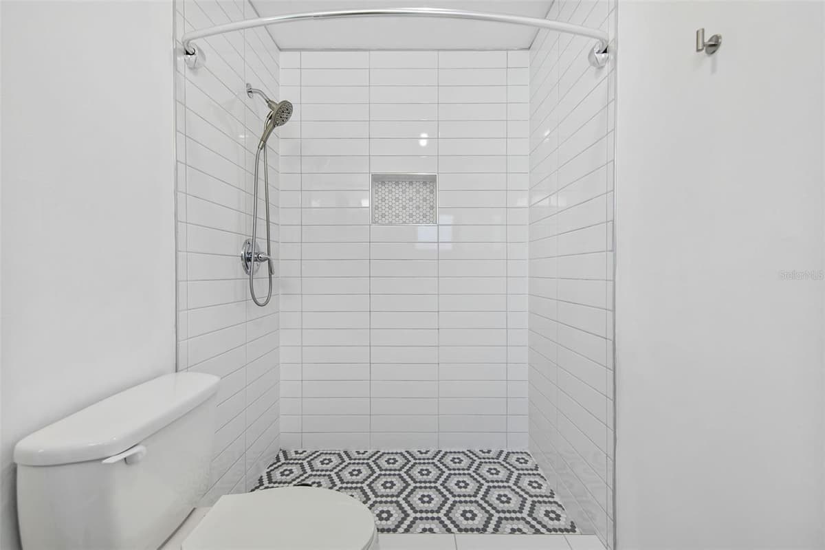 3915 SCHWALBE DRIVE — photo 10 of 16