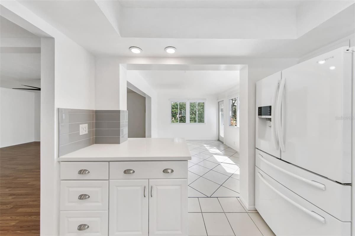 3915 SCHWALBE DRIVE — photo 8 of 16
