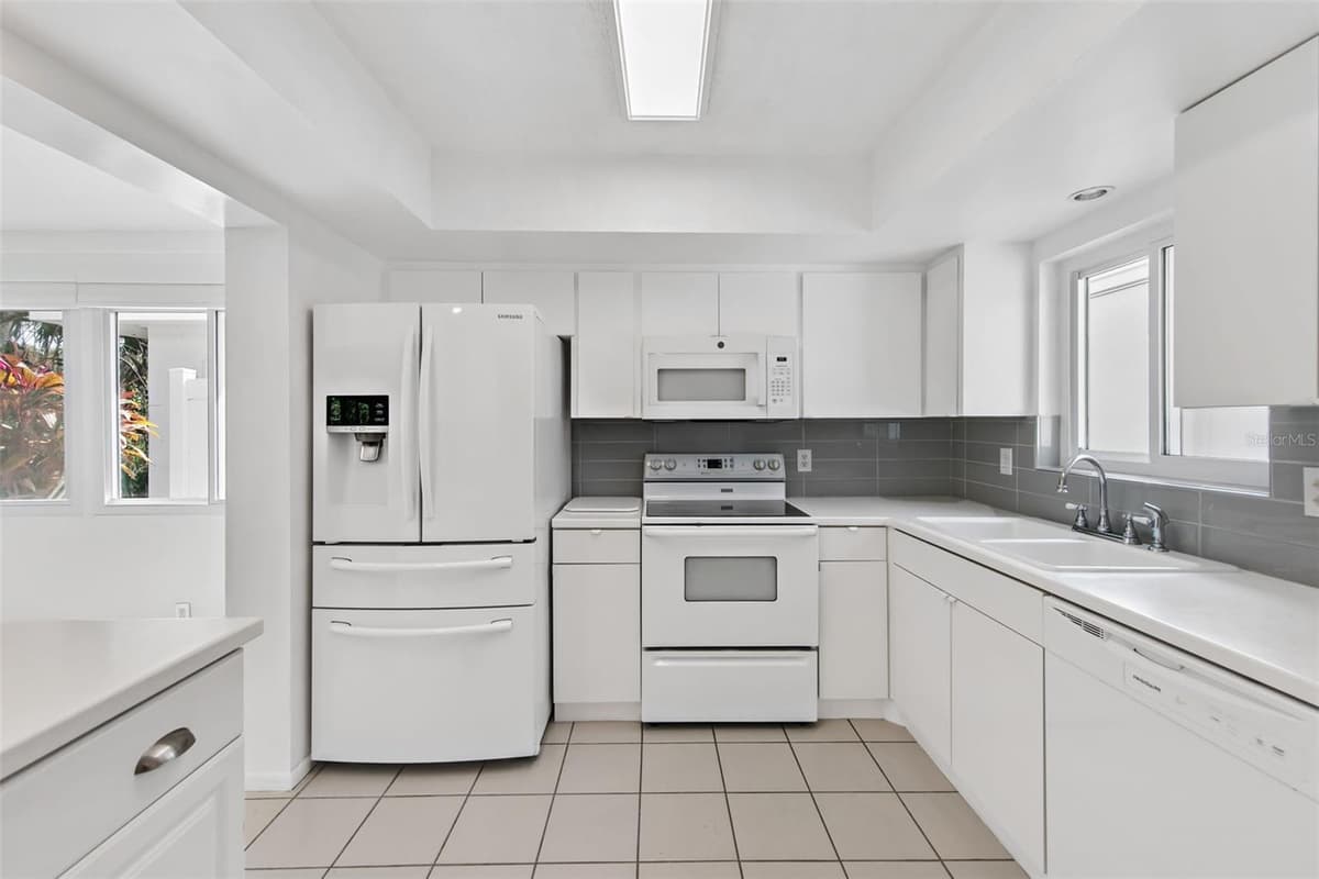 3915 SCHWALBE DRIVE — photo 5 of 16