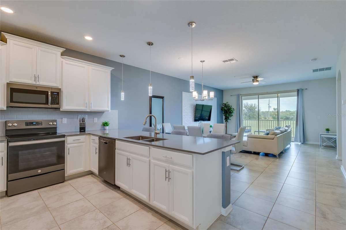 815 OCEAN COURSE AVENUE — photo 10 of 38