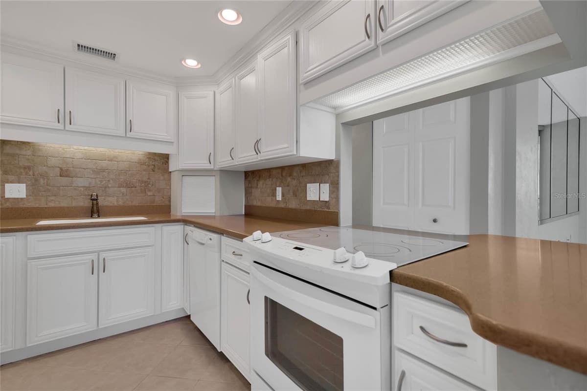 1415 OCEAN SHORE BOULEVARD — photo 4 of 45