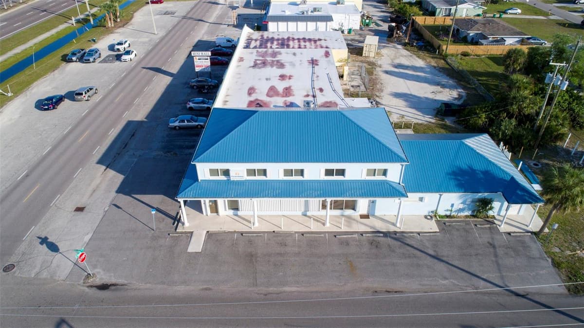 3221 TAMIAMI TRL — photo 33 of 45