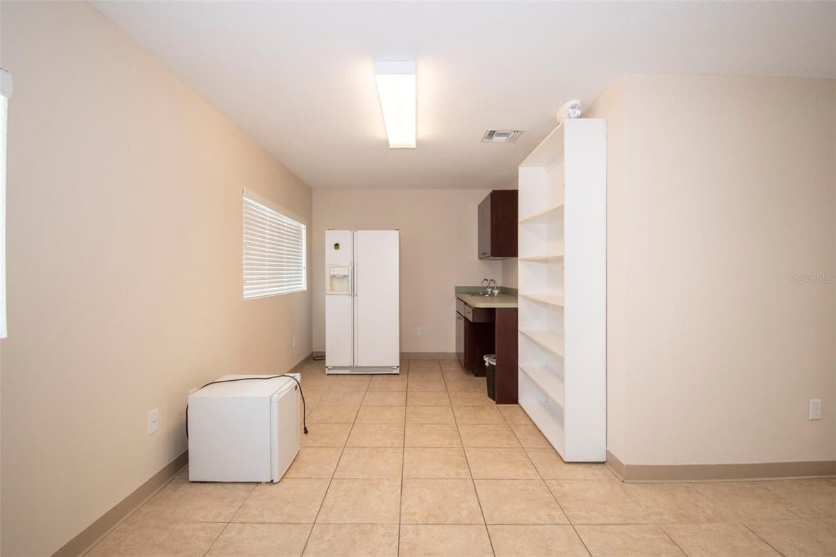 3221 TAMIAMI TRL — photo 20 of 45